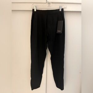 NWT Lululemon women’s surge joggers